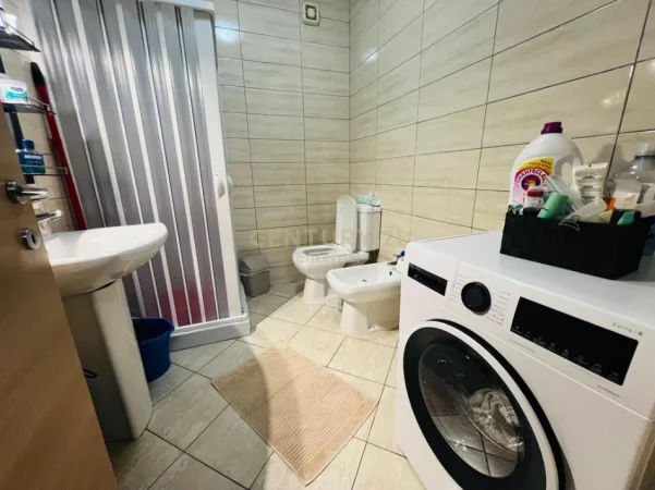 Tirane, jepet me qera apartament 2+1+Ballkon Kati 3, 104 m² 750 € (ATSH)