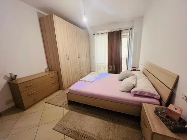 Tirane, jepet me qera apartament 2+1+Ballkon Kati 3, 104 m² 750 € (ATSH)