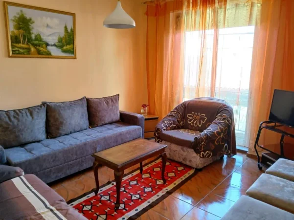 Tirane, jepet me qera apartament 1+1 Kati 3, 500 € (rruga bardhyl)