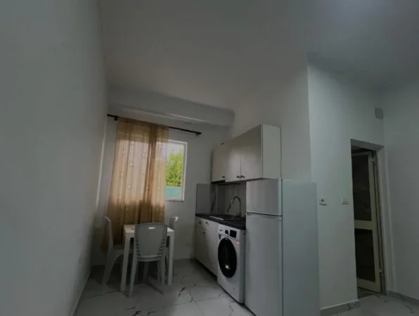 Tirane, jepet me qera apartament 2+1 Kati 1, 30 m² 300 € (Ish Stacioni i Trenit)