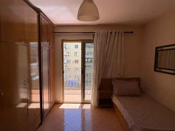 Tirane, jap me qera apartament 2+1+Ballkon Kati 5, 75 m² 55.000 € (Mbrapa njesise Bashkiake nr 2)