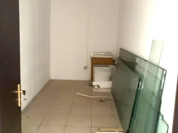Tirane, jepet me qera ambjent biznesi , 330 m² 4.500 €