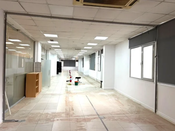 Tirane, jepet me qera ambjent biznesi , 550 m² 7.000 € 