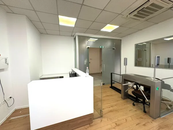 Tirane, jepet me qera ambjent biznesi , 550 m² 7.000 € 