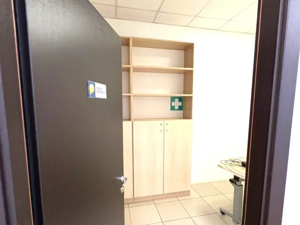 Tirane, jepet me qera ambjent biznesi , 550 m² 7.000 € 