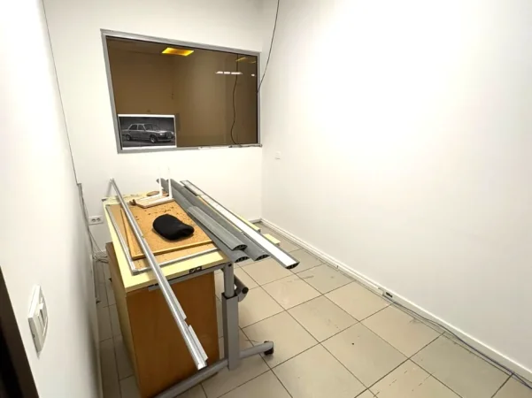 Tirane, jepet me qera ambjent biznesi , 550 m² 7.000 € 