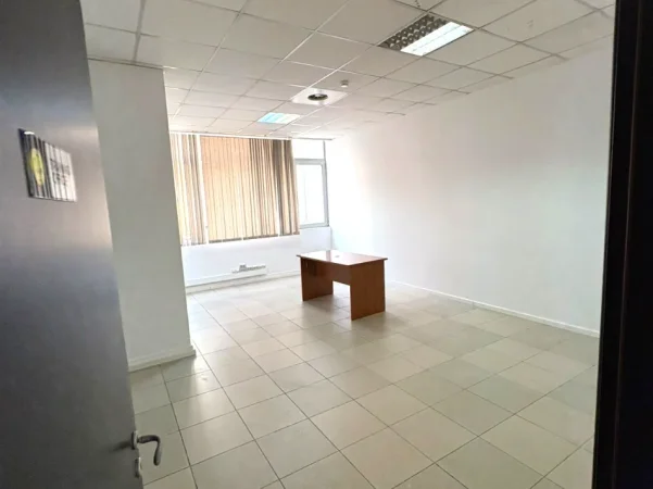 Tirane, jepet me qera ambjent biznesi , 550 m² 7.000 € 