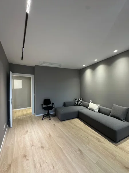 Tirane, jepet me qera zyre , 78 m² 1.700 € (Lake View Residence, Liqeni)