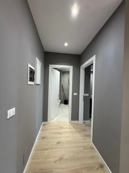 Tirane, jepet me qera zyre , 78 m² 1.700 € (Lake View Residence, Liqeni)