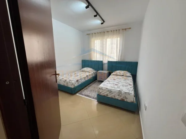 Tirane, jepet me qera apartament 2+1 Kati 4, 85 m² 700 € (Rruga Bardhok Biba)