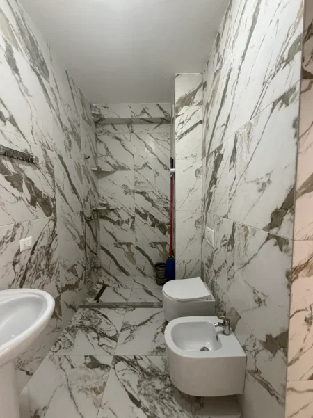 Tirane, jepet me qera nga Pronari, pa-komision apartament 1+1+Ballkon Kati 3, 64 m² 570 € (Don bosko)