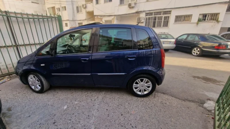 Tirane, shes makine Lancia musa Benzin+Gaz, blu automatik Kondicioner 2.300 €