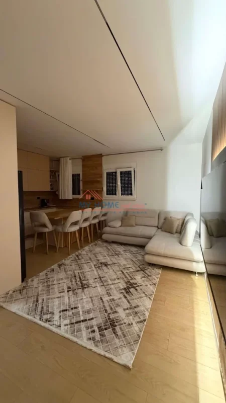Tirane, jepet me qera apartament 1+1+Ballkon Kati 1, 80 m² 650 € (Rruga e Dibres)