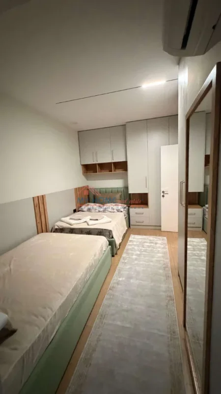Tirane, jepet me qera apartament 1+1+Ballkon Kati 1, 80 m² 650 € (Rruga e Dibres)