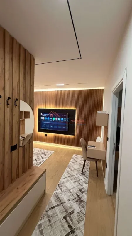 Tirane, jepet me qera apartament 1+1+Ballkon Kati 1, 80 m² 650 € (Rruga e Dibres)