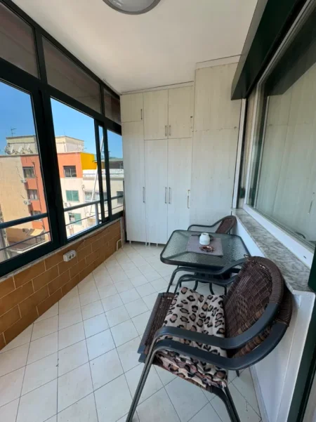 Tirane, jepet me qera apartament 2+1 Kati 9, 95 m² 850 € (21 Dhjetori)