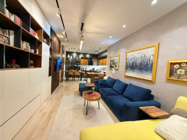 Tirane, shitet apartament 2+1+Aneks+Ballkon , 138 m² 300.000 € 