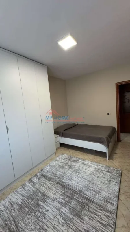 Tirane, jepet me qera apartament 2+1+Ballkon Kati 9, 95 m² 850 € (Rruga Frederik Shiroka)
