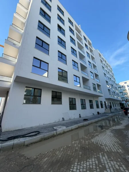 Mali Robit, shitet apartament 1+1+Aneks+Ballkon Kati 4, 64 m² 105.000 € (mali i robit)