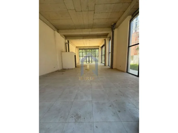 Tirane, jap me qera ambjent biznesi Kati 0, 168 m² 3.000 € (Ambient Biznesi per qira tek Kompleksi "Urban Gate" Astir)