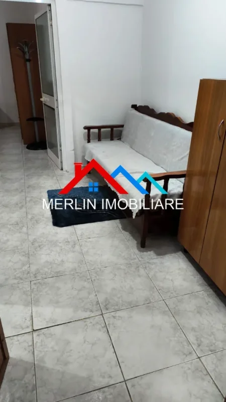 Tirane, jepet me qera apartament 1+1+Ballkon Kati 1, 45 m² 365 € (BULEVARDI BAJRAM CURRI,PERBALLE DELIJORGJIT)