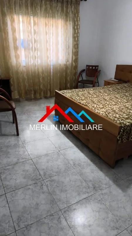 Tirane, jepet me qera apartament 1+1+Ballkon Kati 1, 45 m² 365 € (BULEVARDI BAJRAM CURRI,PERBALLE DELIJORGJIT)