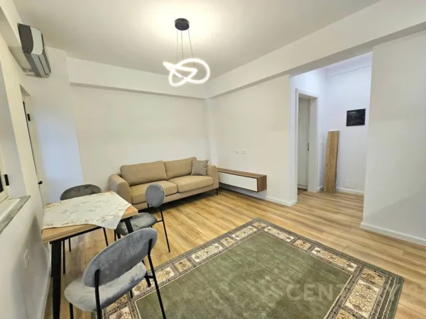 Tirane, jepet me qera apartament 1+1 Kati 4, 60 m² 630 € (21 Dhjetori SUN142895)