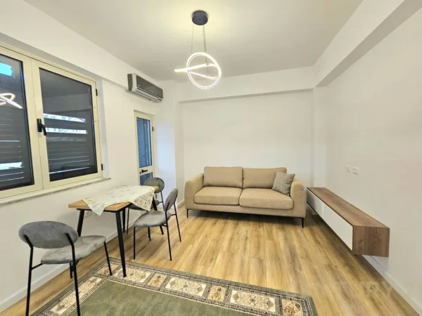 Tirane, jepet me qera apartament 1+1 Kati 4, 60 m² 630 € (21 Dhjetori SUN142895)