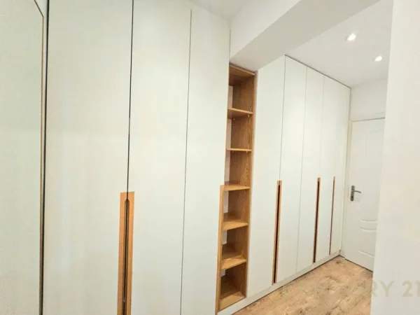 Tirane, jepet me qera apartament 1+1 Kati 4, 60 m² 630 € (21 Dhjetori SUN142895)