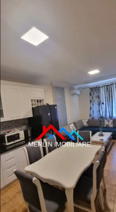 Tirane, jepet me qera apartament 2+1+Ballkon Kati 7, 100 m² 525 € (RRUGA SOKRAT MIHO,ASTIR)