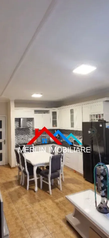 Tirane, jepet me qera apartament 2+1+Ballkon Kati 7, 100 m² 525 € (RRUGA SOKRAT MIHO,ASTIR)