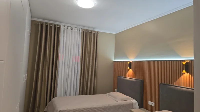 Tirane, jepet me qera apartament 2+1 , Kati 7, 89m2, 550 € (Univers City)