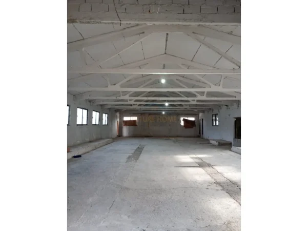 Tirane, shitet magazine Kati 0, 575 m² 300.000 € (Vaqarr)