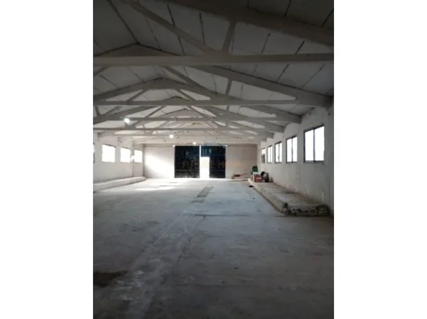 Tirane, shitet magazine Kati 0, 575 m² 300.000 € (Vaqarr)