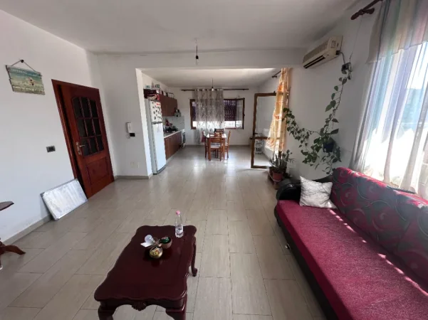 Tirane, jepet me qera Apartament 1+1, Mobiluar, Kati 7,Cmimi 42.000 Lekë të Reja tek ZOGU i Zi ,Don Bosko, Tiranë.