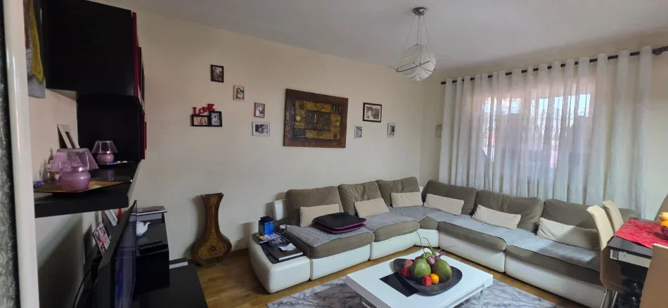 Tirane, shitet apartament 1+1+Aneks+Ballkon Kati 5, 63 m² 88.000 € (kombinat)