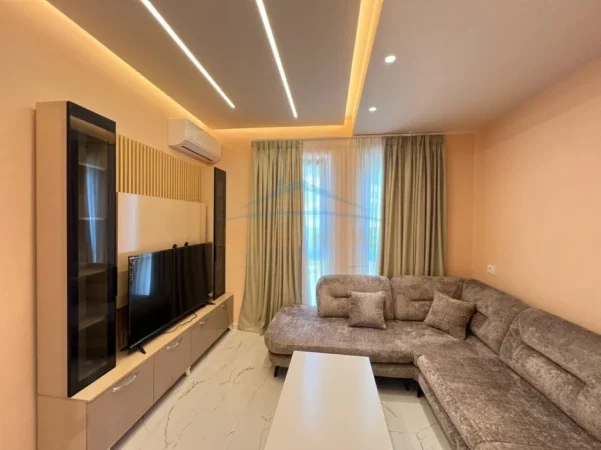 Tirane, jepet me qera apartament 1+1 Kati 1, 64 m² 475 € (Rruga e Dibres)