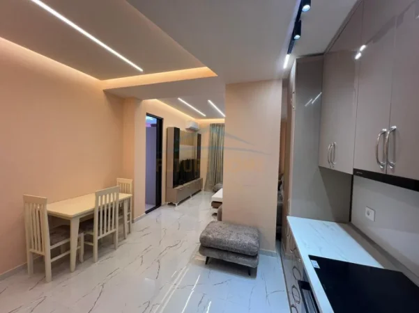 Tirane, jepet me qera apartament 1+1 Kati 1, 64 m² 475 € (Rruga e Dibres)