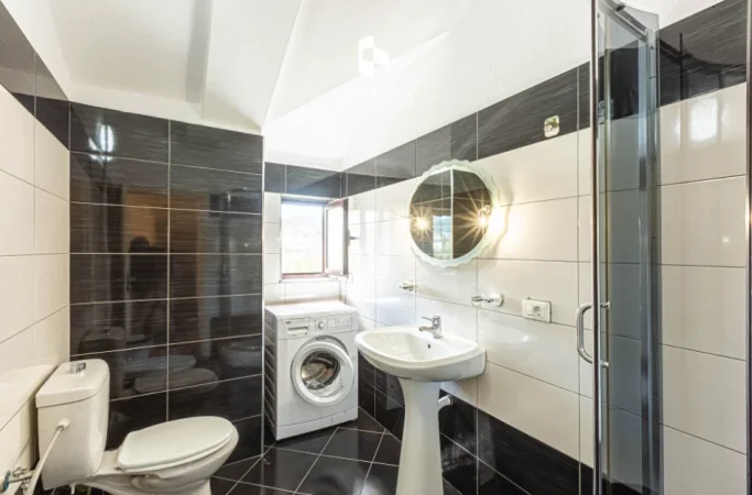 🌇 Me Qira: Apartament Fantastik ✨️ 2+1+2Wc & 2 Parkime 700€/Muaj (Liqeni Artificial - Shkolla Willson) Pamje Panoramike nga Liqeni 🏞️