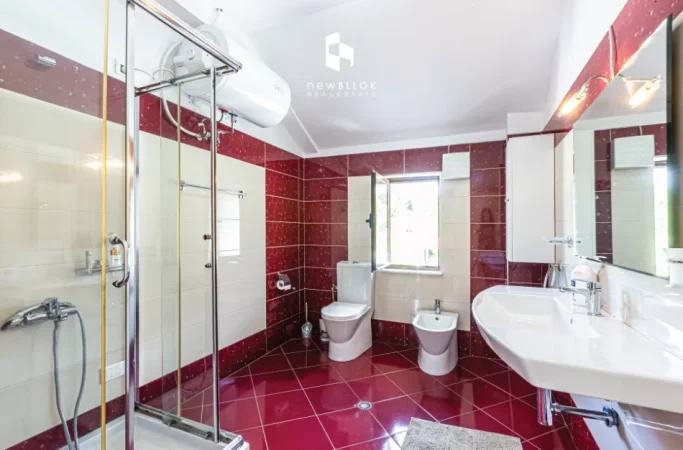 🌇 Me Qira: Apartament Fantastik ✨️ 2+1+2Wc & 2 Parkime 700€/Muaj (Liqeni Artificial - Shkolla Willson) Pamje Panoramike nga Liqeni 🏞️