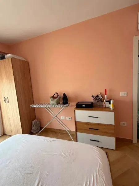 Tirane, jepet me qera apartament 1+1 Kati 5, 65 m² 650 € (Rruga e Elbasanit)