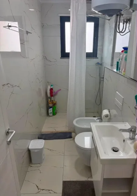 Tirane, jepet me qera apartament 1+1 Kati 5, 65 m² 650 € (Rruga e Elbasanit)