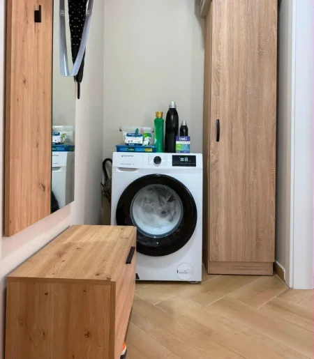 Tirane, jepet me qera apartament 1+1 Kati 5, 65 m² 650 € (Rruga e Elbasanit)