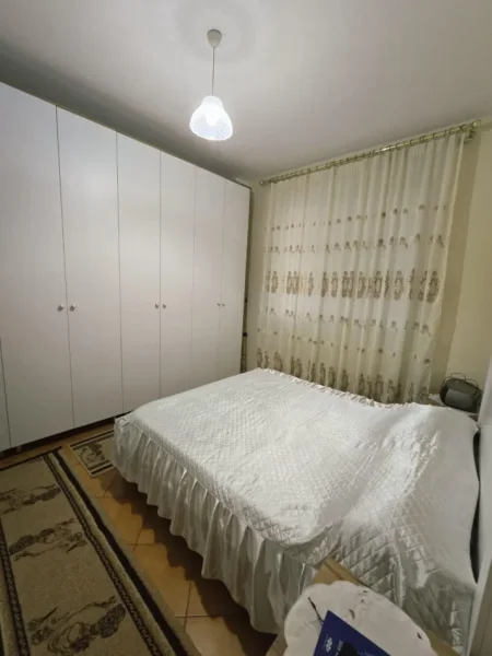 Tirane, shitet apartament 2+1 Kati 3, 250.000 € (Rruga 5 Maji)