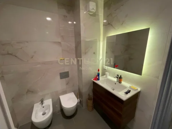 Tirane, jepet me qera apartament 1+1 Kati 2, 73 m² 650 € (Laprake Neom142873)