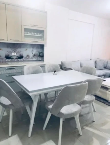 Tirane, jepet me qera apartament 2+1 Kati 2, 105 m² 750 € (SELVIA)