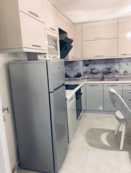 Tirane, jepet me qera apartament 2+1 Kati 2, 105 m² 750 € (SELVIA)