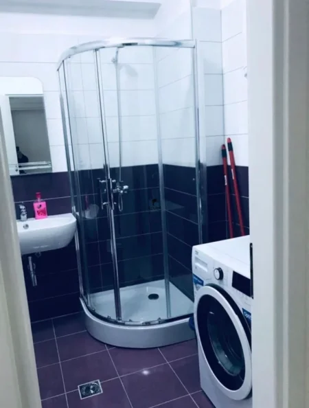 Tirane, jepet me qera apartament 2+1 Kati 2, 105 m² 750 € (SELVIA)