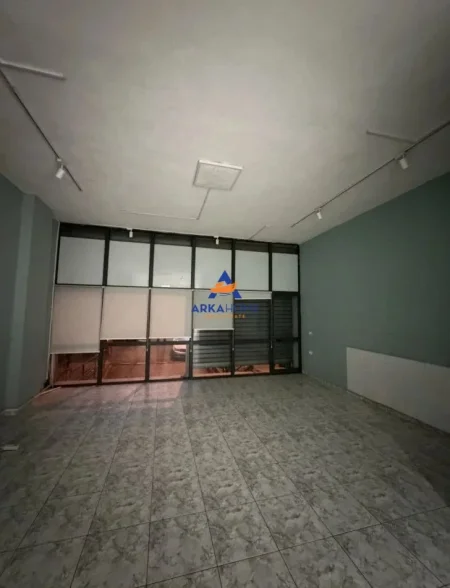 Tirane, jepet me qera Kati 0, 82 m² 850 € (Tirana, Tirana Municipality, Tirana County, Central Albania, 1001-1028, Albania)