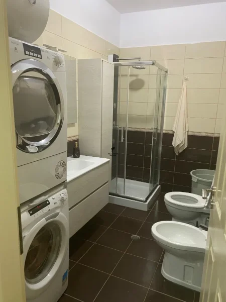 Tirane, shitet apartament 2+1 Kati 3, 116 m² 180.000 € (YZBERISHT)